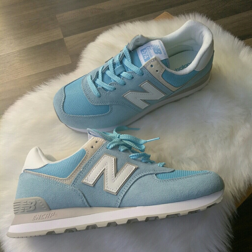 NWT. Babyblue "New Balance" sneakers